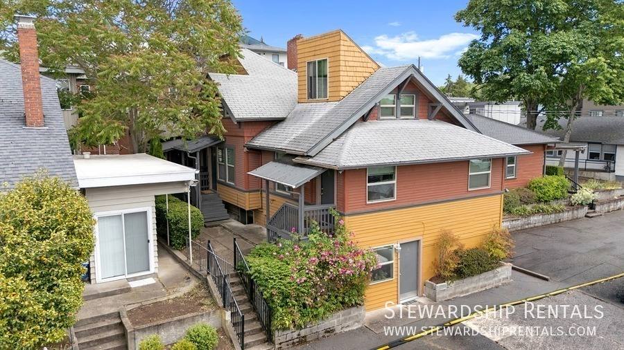 Apartment for rent at 1831 Kincaid St #16, Eugene, OR 97403