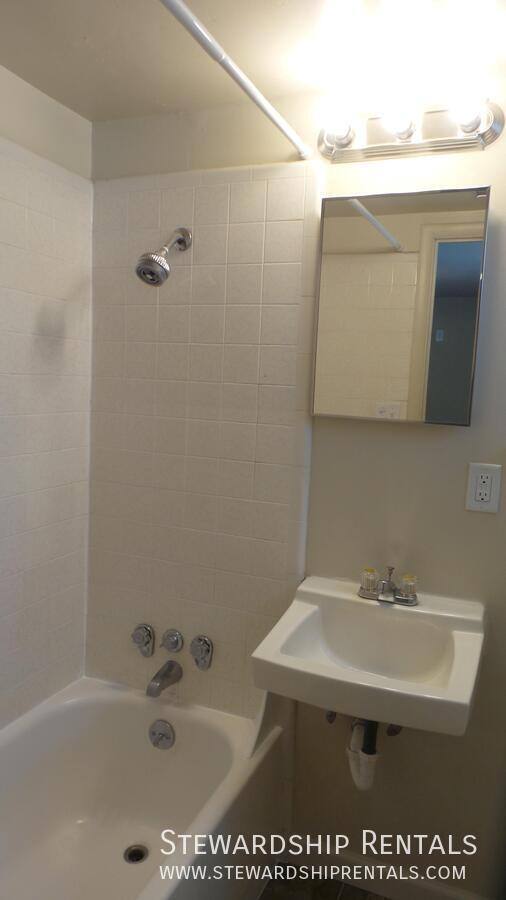 Apartment for rent at 1831 Kincaid St #16, Eugene, OR 97403