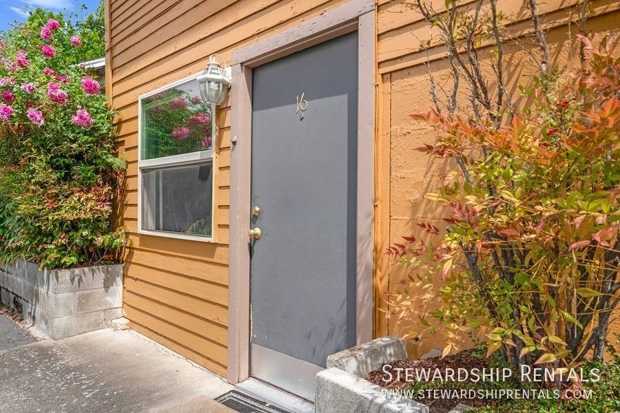 Apartment for rent at 1831 Kincaid St #16, Eugene, OR 97403