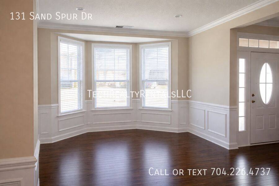 House for rent at 131 Sand Spur Dr, Mooresville, NC 28117