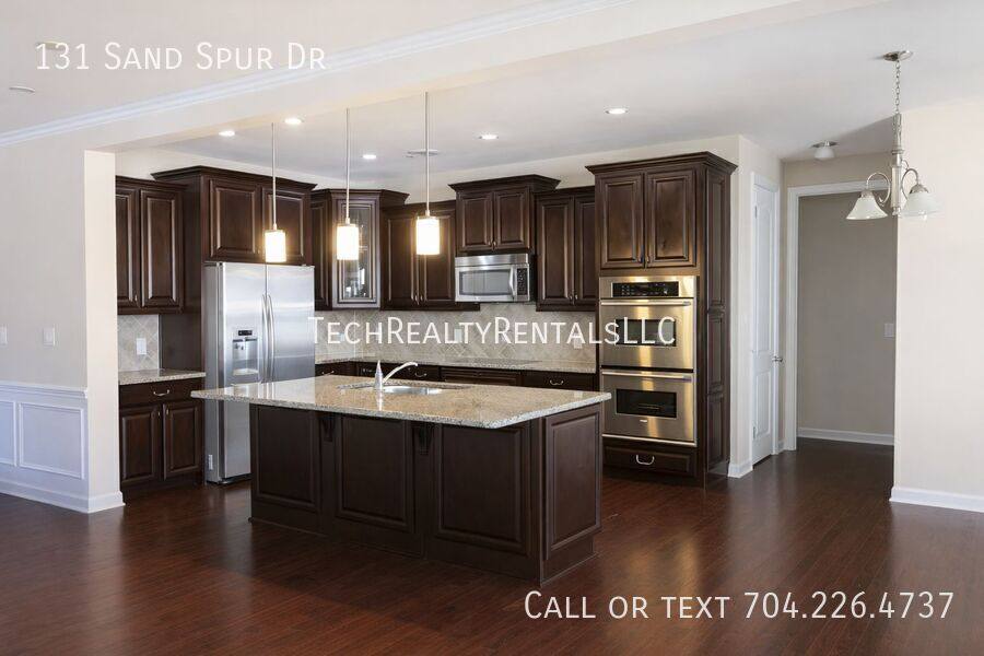 House for rent at 131 Sand Spur Dr, Mooresville, NC 28117