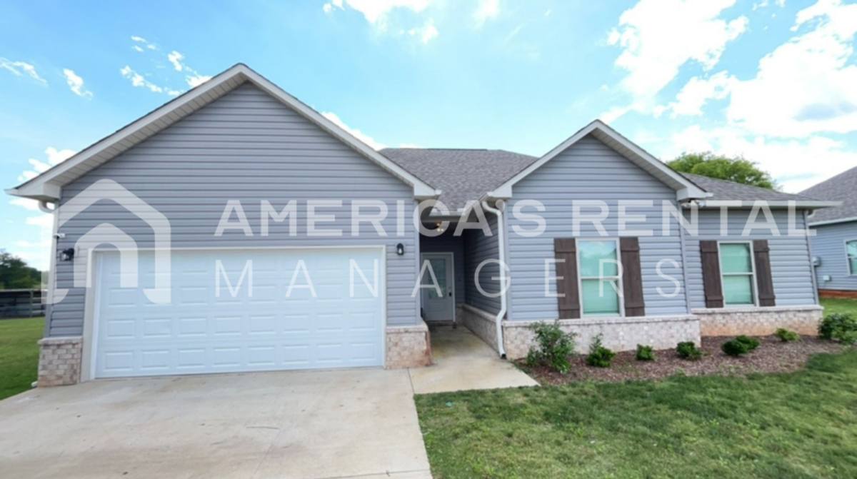 House for rent at 111 Keswick Dr, Eastaboga, AL 36260