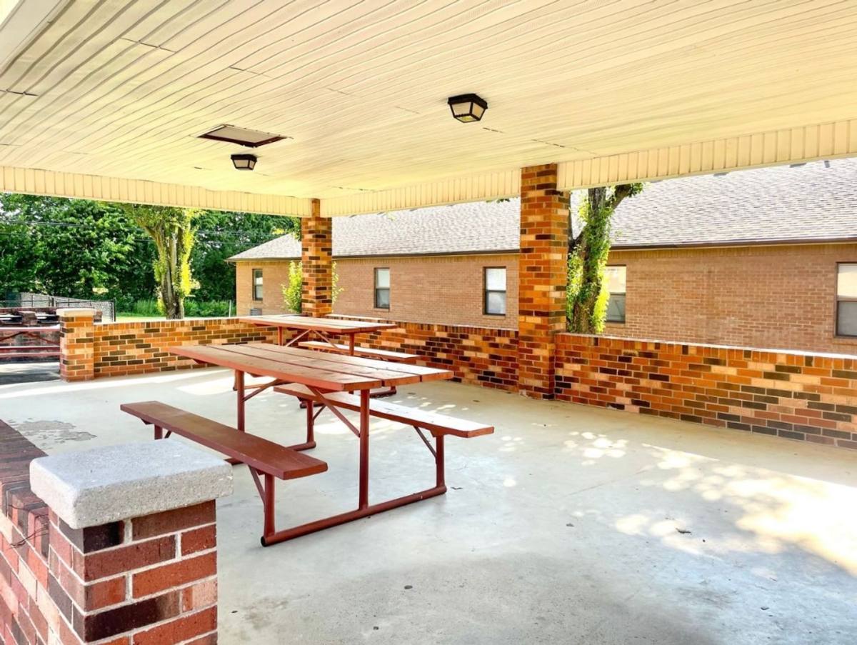 Apartment for rent at 390 Gibson Lane, Richmond, KY 40475