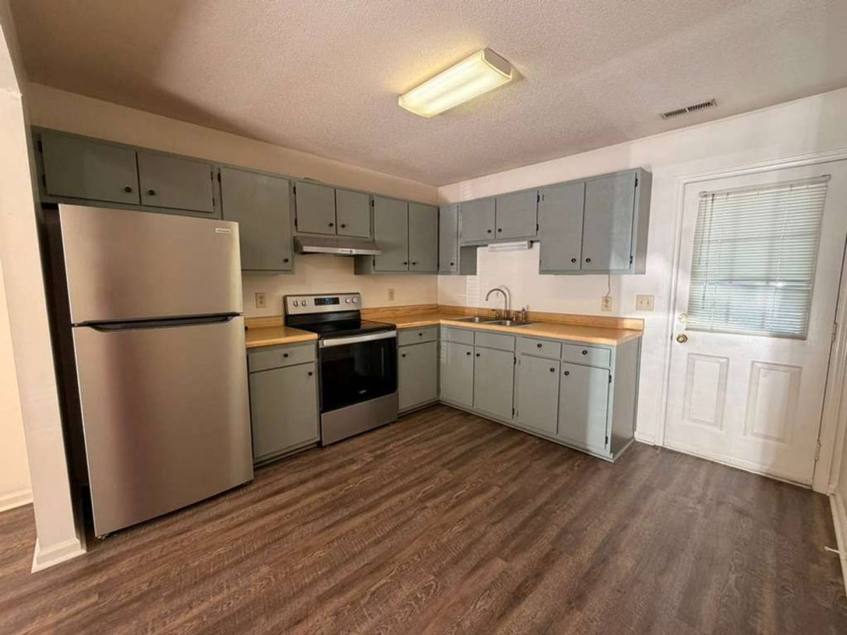 Apartment for rent at 3024 A-F Sherrill Ave, Jamestown, NC 27282