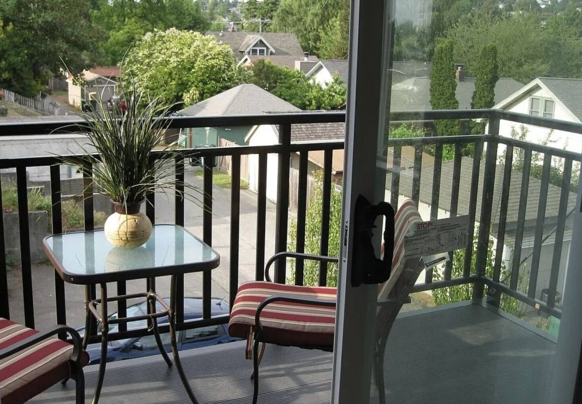 Apartment for rent at 1400 N 80th St, Seattle, WA 98103