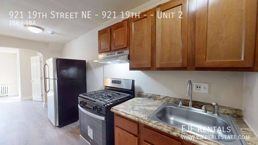 Apartment for rent at 921 19th St NE #2, Washington, DC 20002