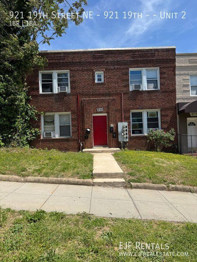 Apartment for rent at 921 19th St NE #2, Washington, DC 20002