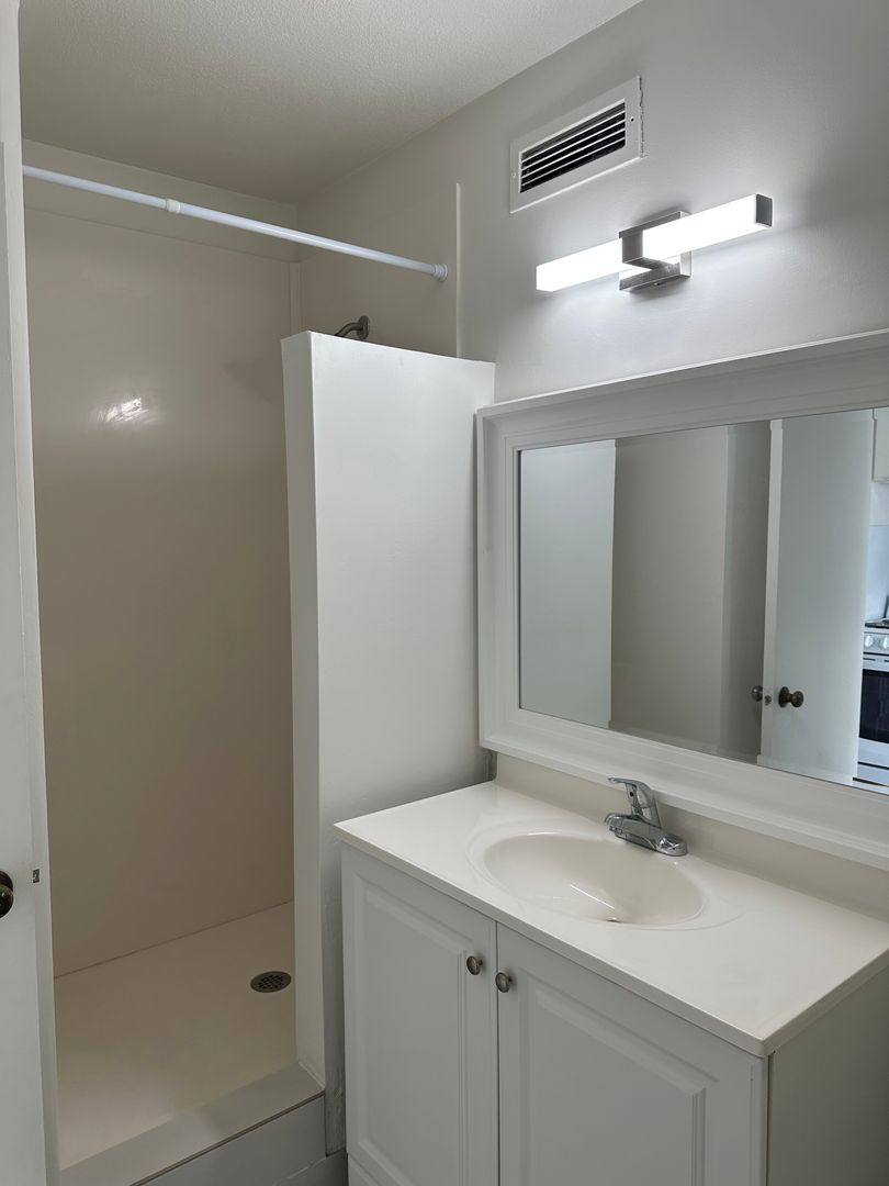 Apartment for rent at 1710 Makiki St, Honolulu, HI 96822