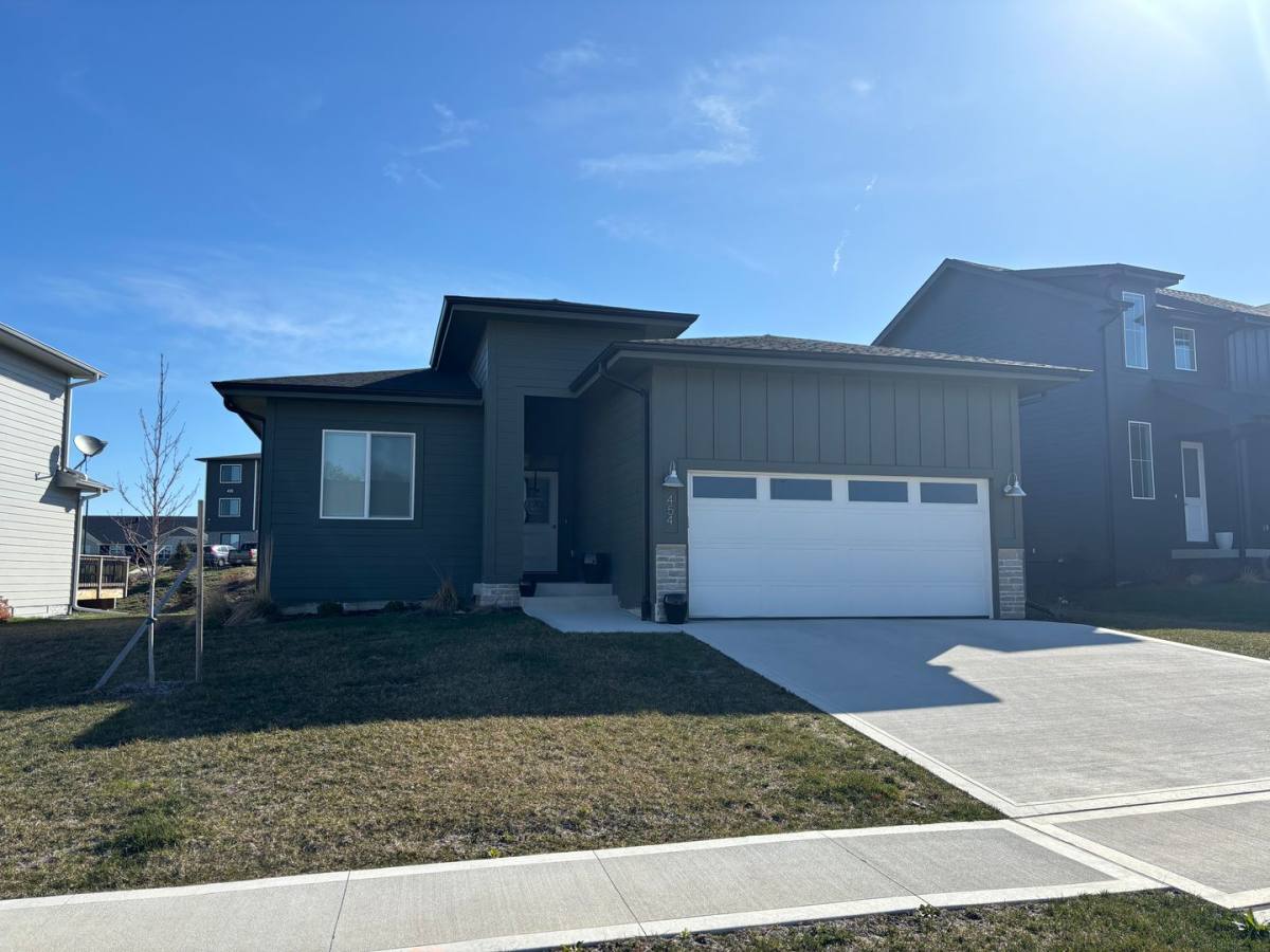 House for rent at 454 S 91st St, West Des Moines, IA 50266
