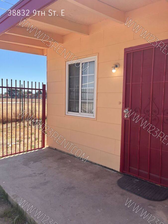 Apartment for rent at 38832 9th St E, Palmdale, CA 93550
