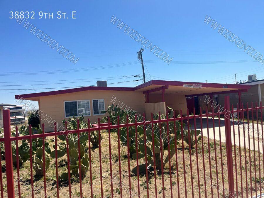 Apartment for rent at 38832 9th St E, Palmdale, CA 93550