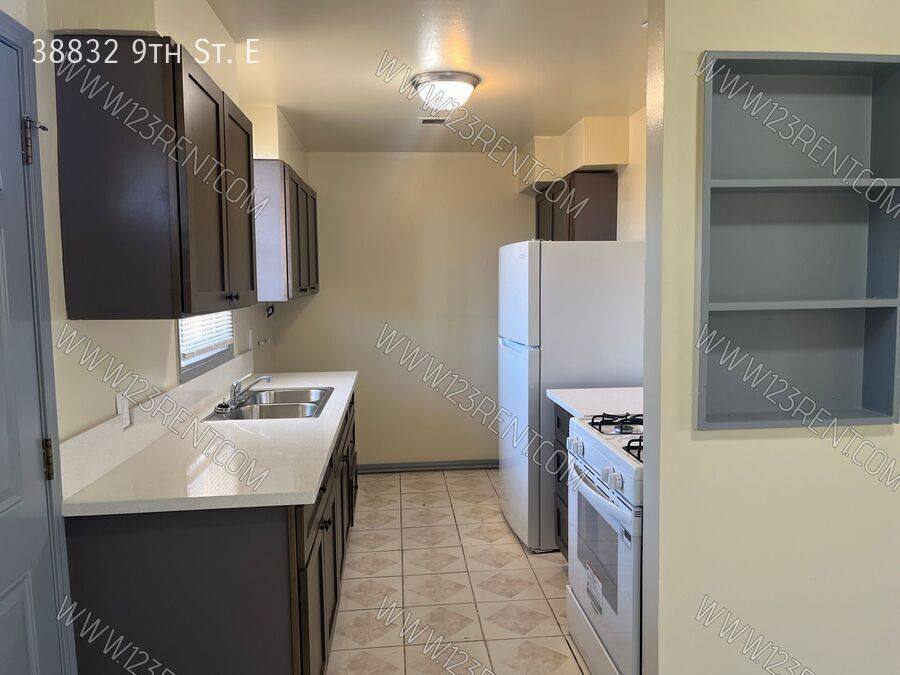 Apartment for rent at 38832 9th St E, Palmdale, CA 93550