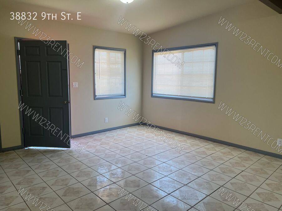 Apartment for rent at 38832 9th St E, Palmdale, CA 93550