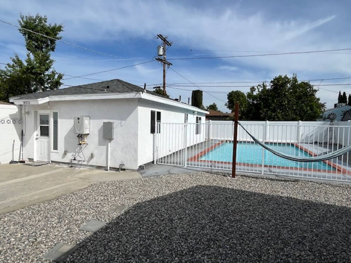 House for rent at 14315 Collins St, Van Nuys, CA 91401