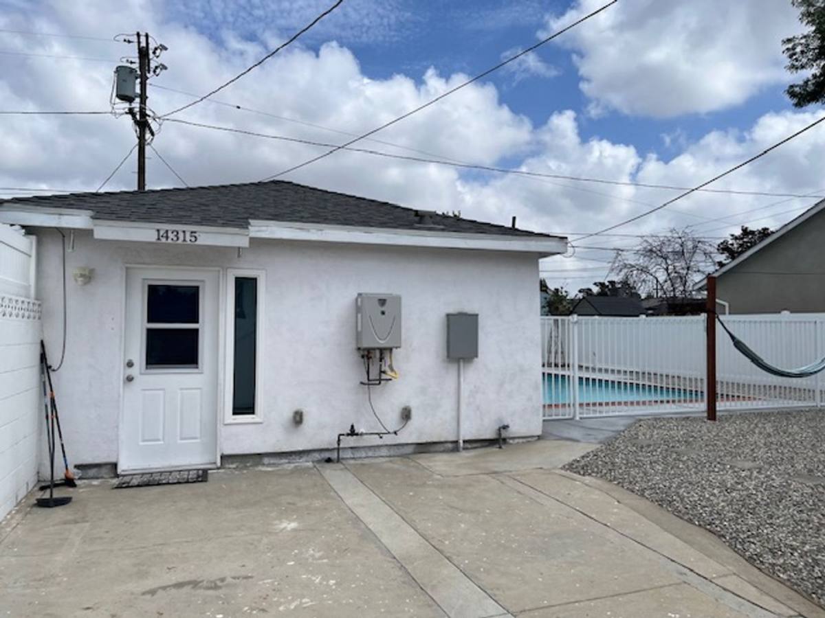House for rent at 14315 Collins St, Van Nuys, CA 91401