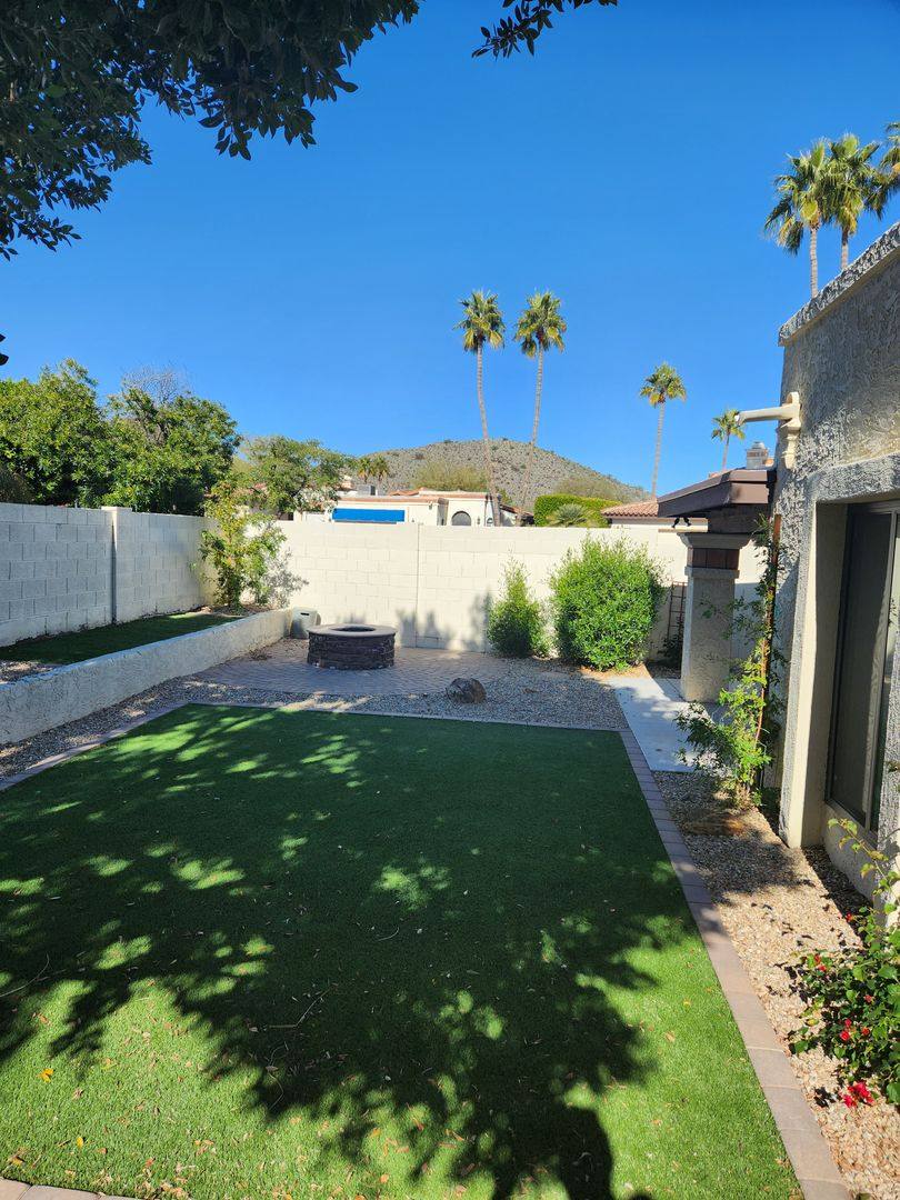 Townhouse for rent at 4615 E Monte Way, Phoenix, AZ 85044