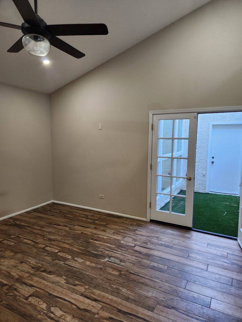 Townhouse for rent at 4615 E Monte Way, Phoenix, AZ 85044