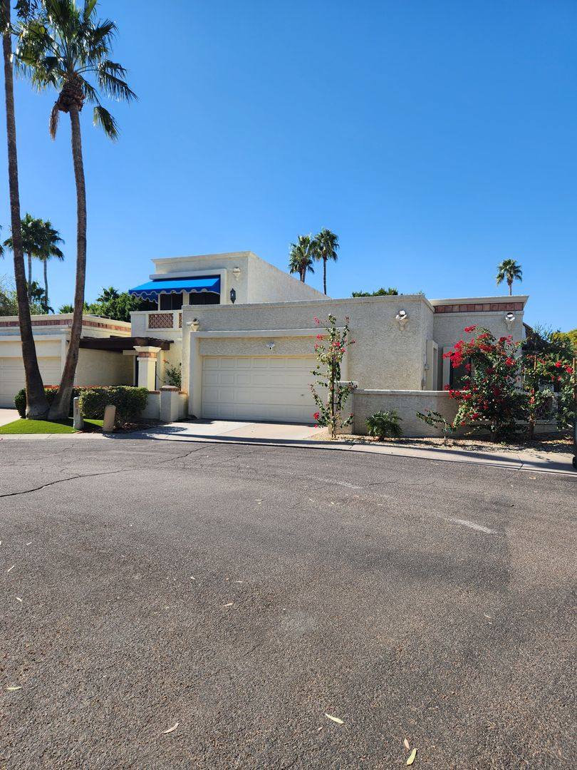 Townhouse for rent at 4615 E Monte Way, Phoenix, AZ 85044