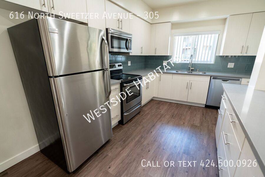 Apartment for rent at 616 N Sweetzer Ave #305, Los Angeles, CA 90048