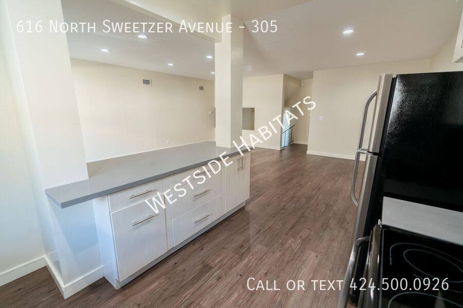 Apartment for rent at 616 N Sweetzer Ave #305, Los Angeles, CA 90048