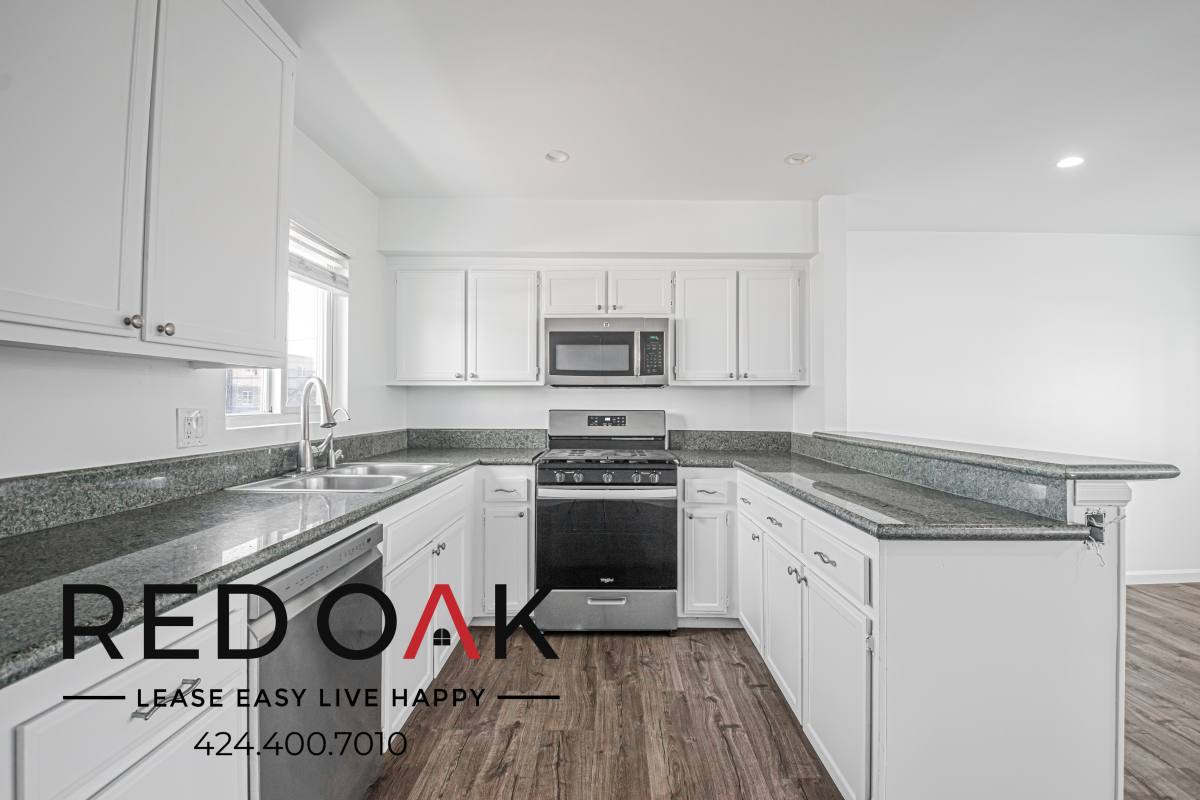 Condo for rent at 11218 Oxnard St #5, North Hollywood, CA 91606