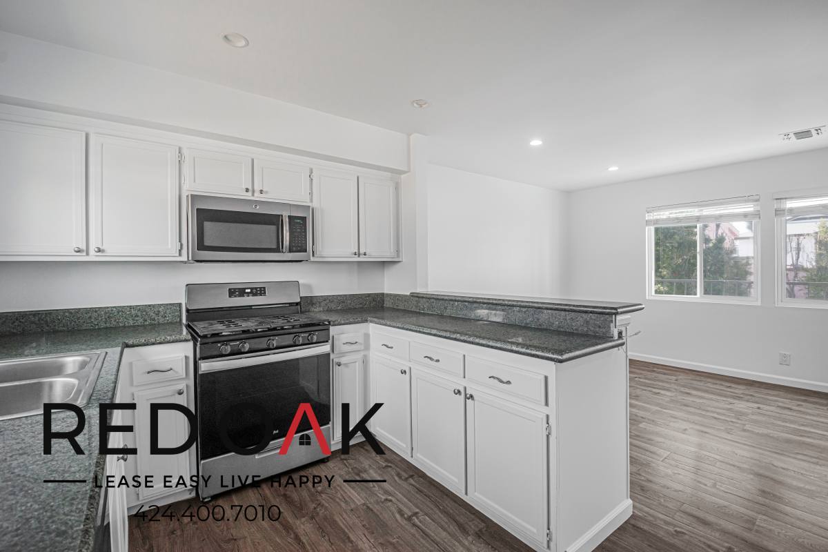 Condo for rent at 11218 Oxnard St #5, North Hollywood, CA 91606