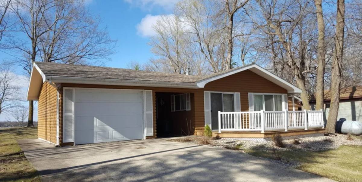 House for rent at 25187 Midland Beach Lane, Detroit Lakes, MN 56501