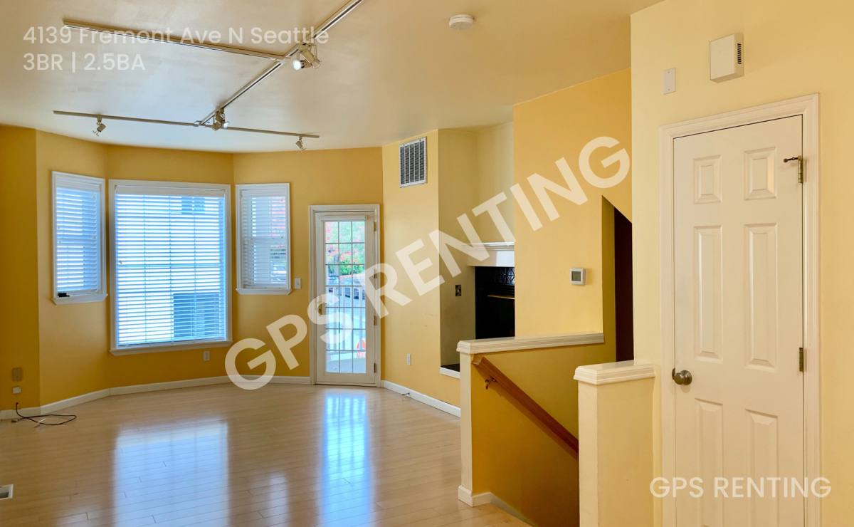 Townhouse for rent at 4139 Fremont Ave N, Seattle, WA 98103
