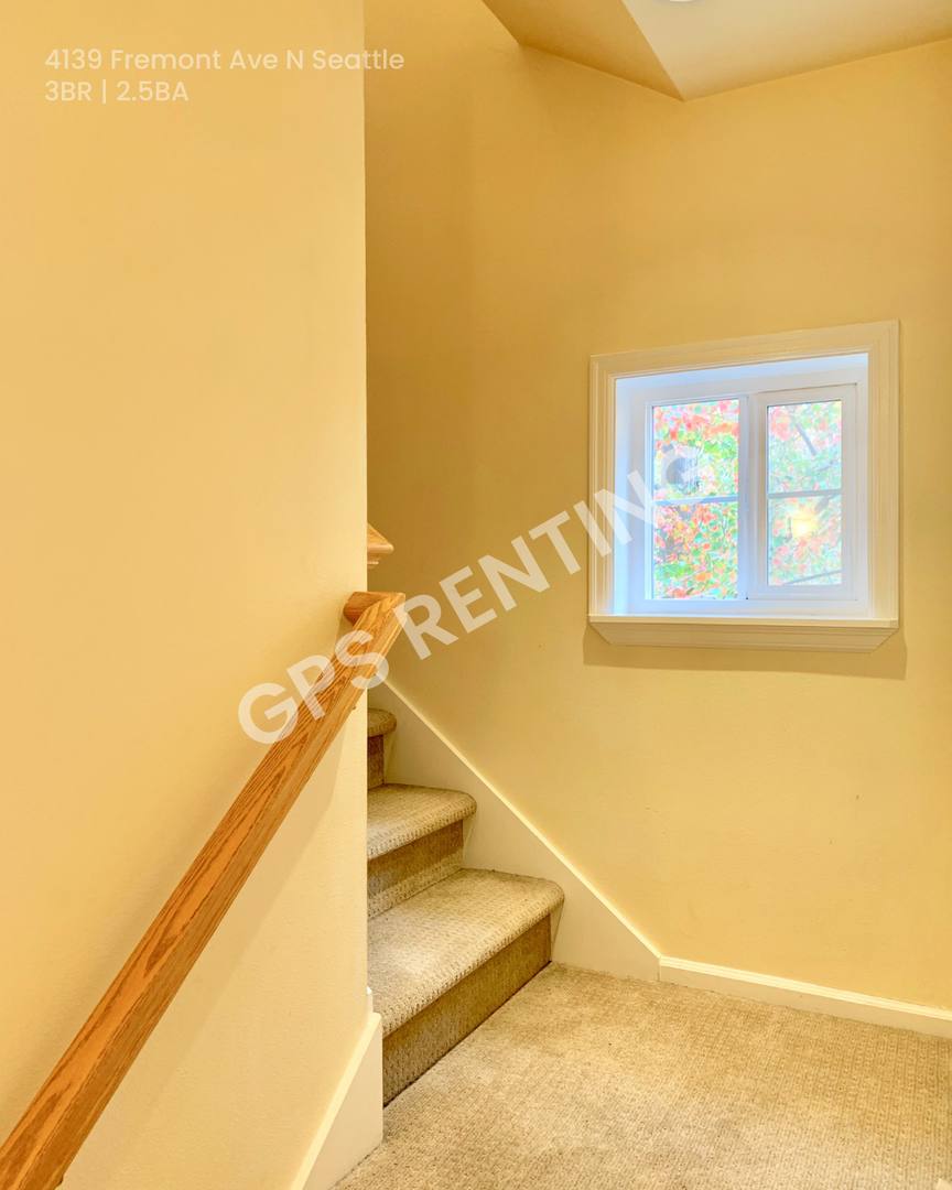 Townhouse for rent at 4139 Fremont Ave N, Seattle, WA 98103