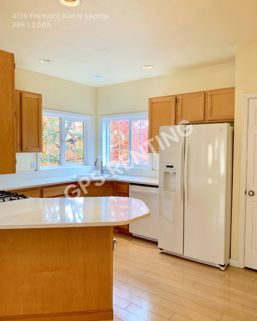 Townhouse for rent at 4139 Fremont Ave N, Seattle, WA 98103