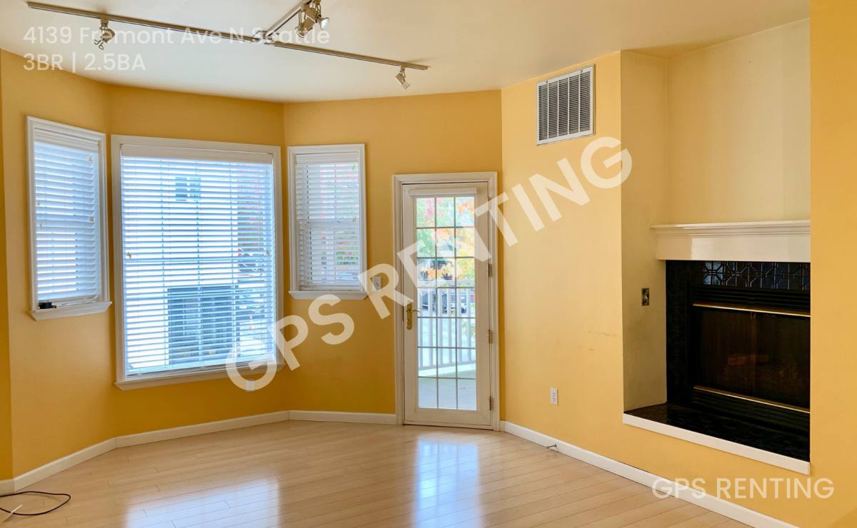 Townhouse for rent at 4139 Fremont Ave N, Seattle, WA 98103