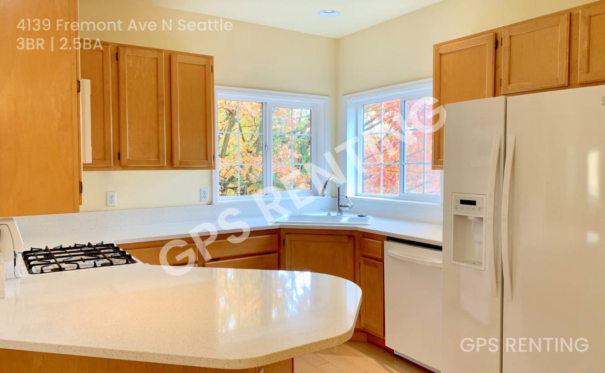 Townhouse for rent at 4139 Fremont Ave N, Seattle, WA 98103