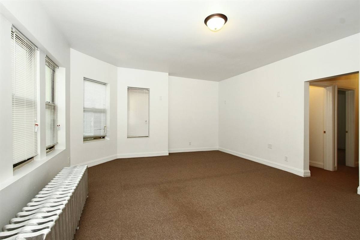 Apartment for rent at 7800 S Michigan Ave, Chicago, IL 60619