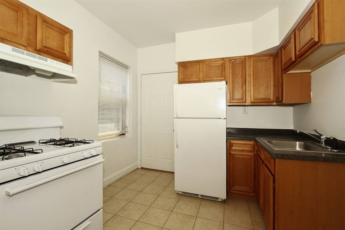 Apartment for rent at 7800 S Michigan Ave, Chicago, IL 60619