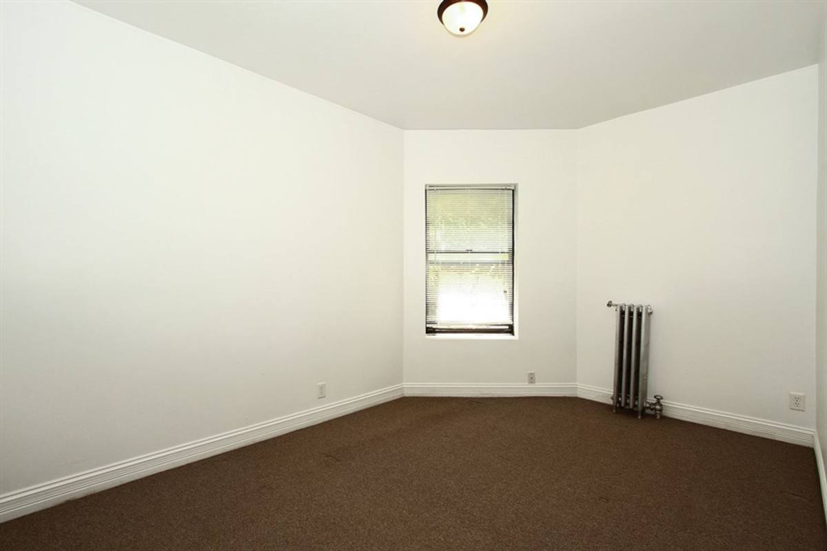 Apartment for rent at 7800 S Michigan Ave, Chicago, IL 60619