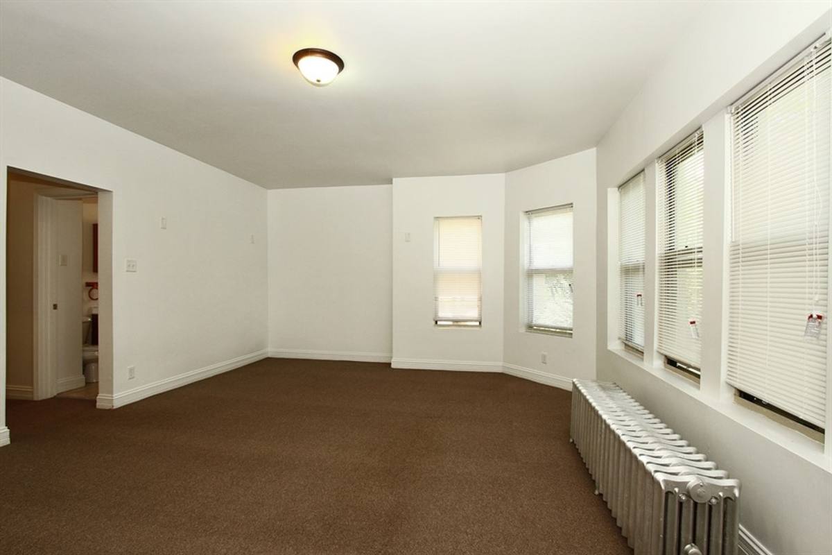 Apartment for rent at 7800 S Michigan Ave, Chicago, IL 60619