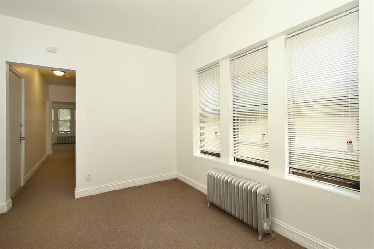 Apartment for rent at 7800 S Michigan Ave, Chicago, IL 60619