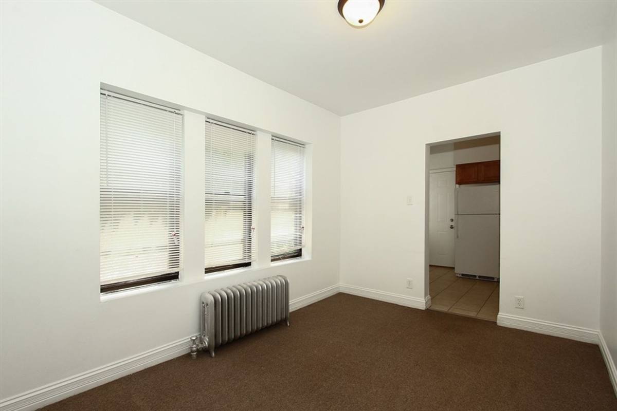 Apartment for rent at 7800 S Michigan Ave, Chicago, IL 60619