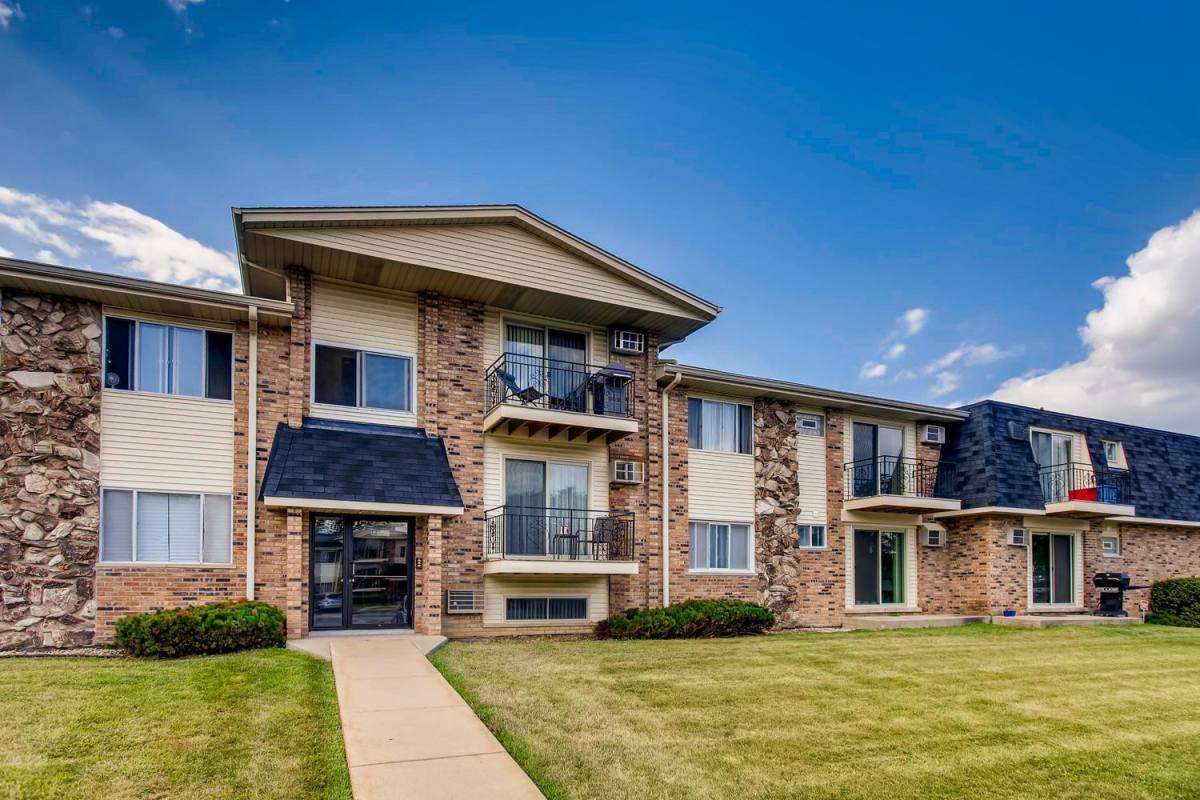 Apartment for rent at 313 & 329 N Maple St, Frankfort, IL 60423