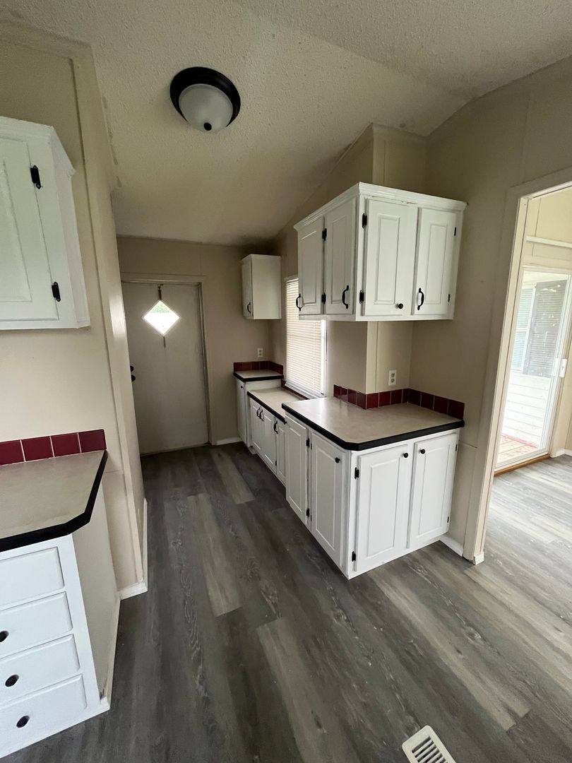 Apartment for rent at 3305-3379 Lemehl Dr 3400-3441 Hiland Park, De Soto, MO 63020