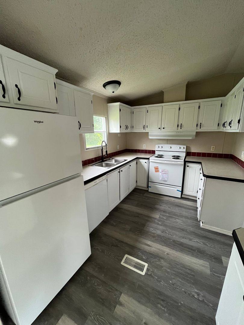 Apartment for rent at 3305-3379 Lemehl Dr 3400-3441 Hiland Park, De Soto, MO 63020
