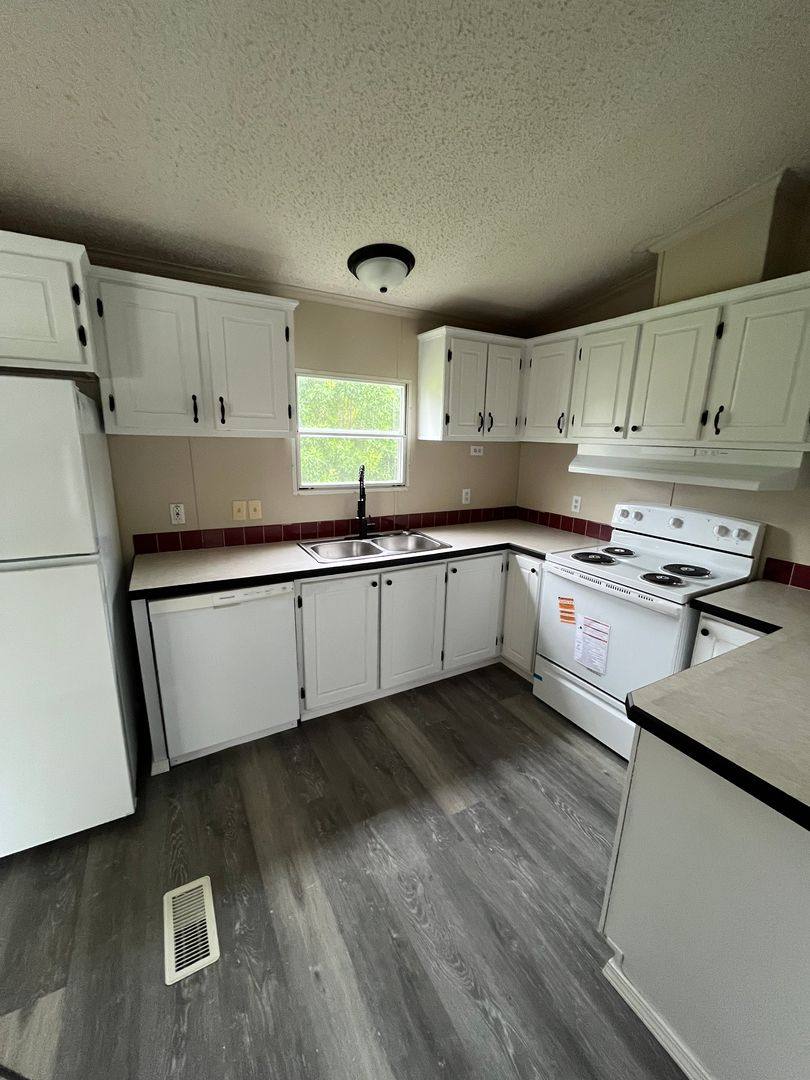 Apartment for rent at 3305-3379 Lemehl Dr 3400-3441 Hiland Park, De Soto, MO 63020