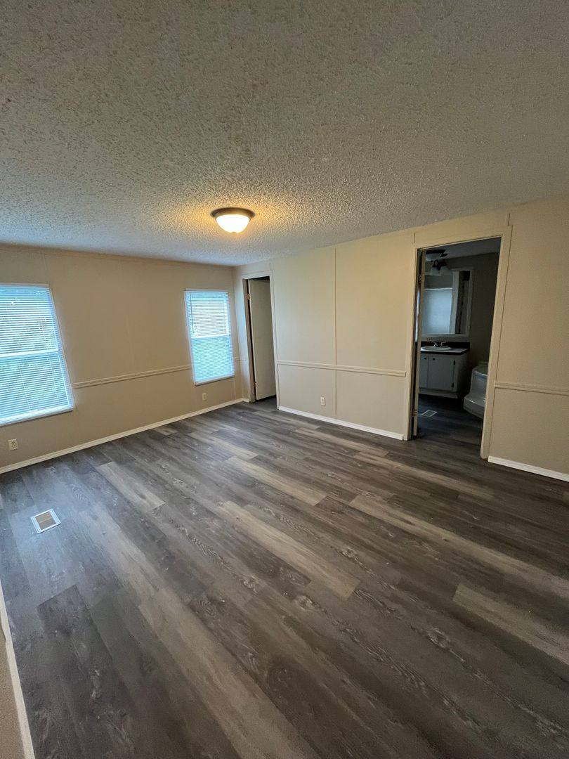 Apartment for rent at 3305-3379 Lemehl Dr 3400-3441 Hiland Park, De Soto, MO 63020