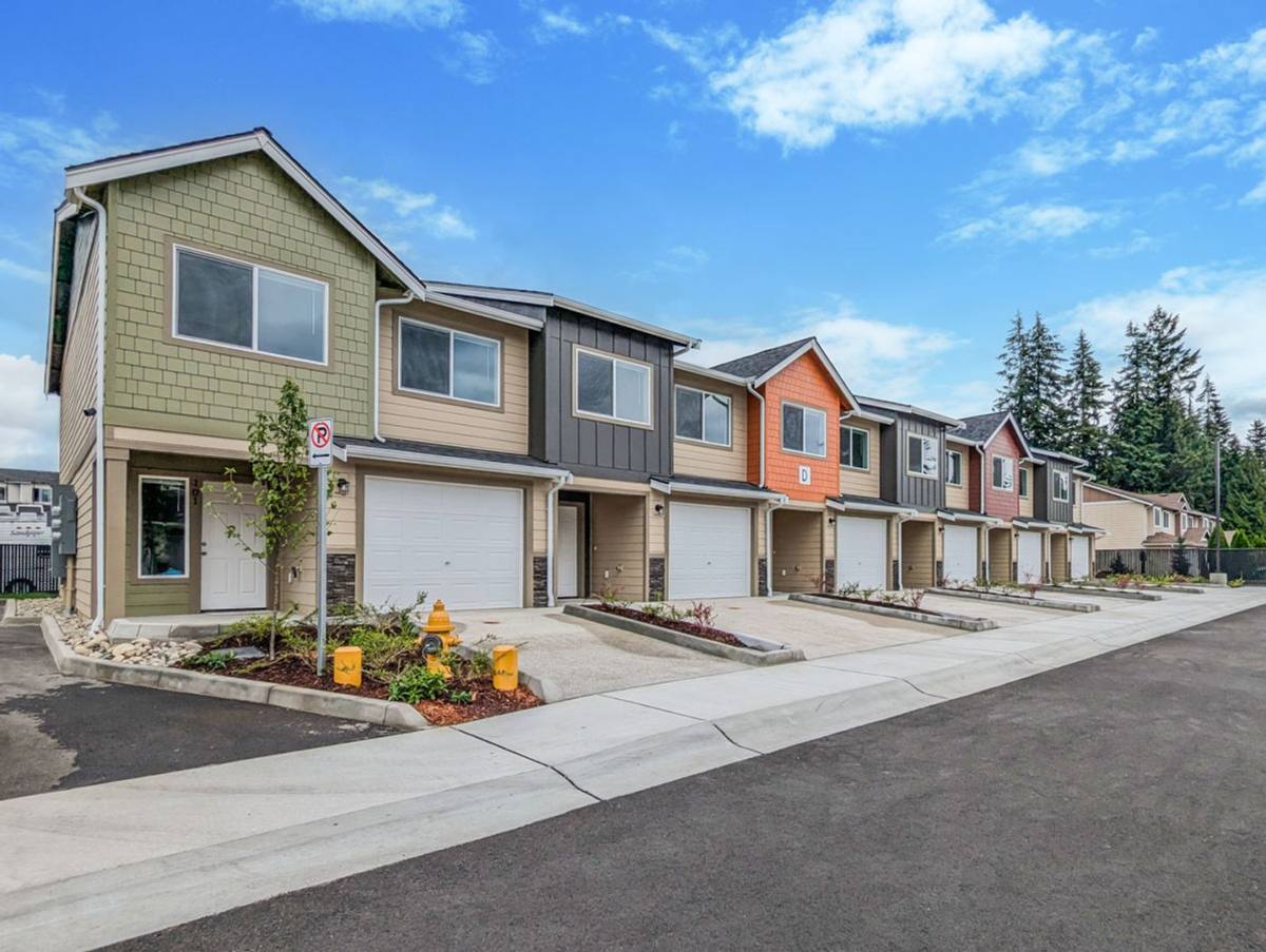 Townhouse for rent at 11115 State Ave, Marysville, WA 98271