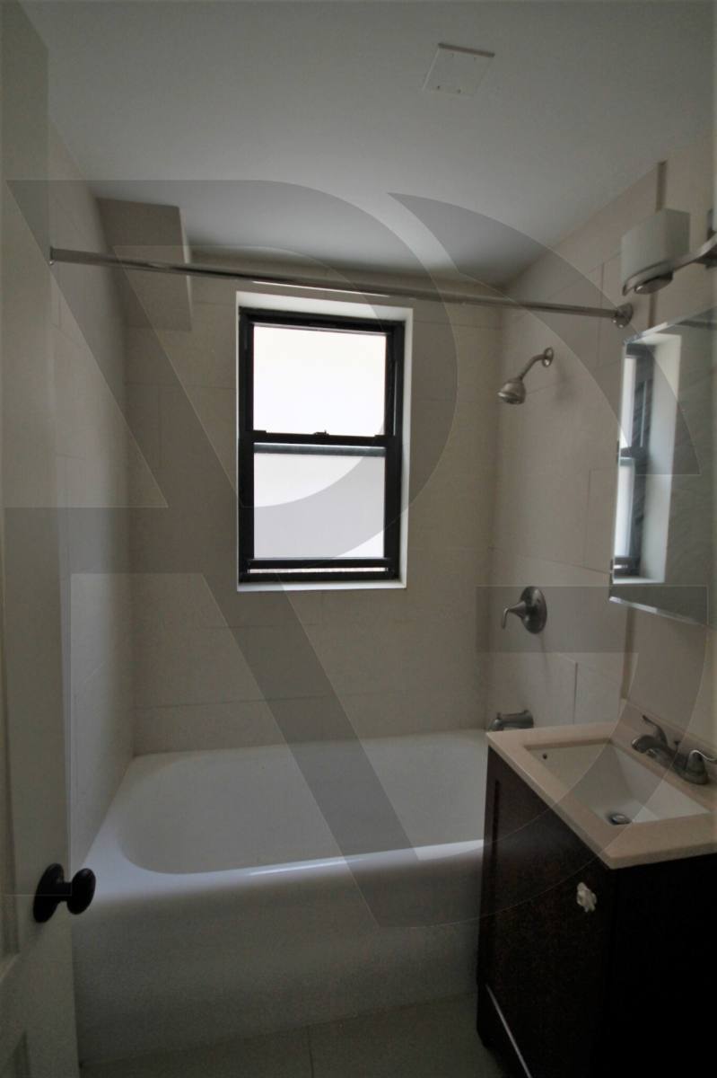 Apartment for rent at 612 W Patterson, Chicago, IL 60613