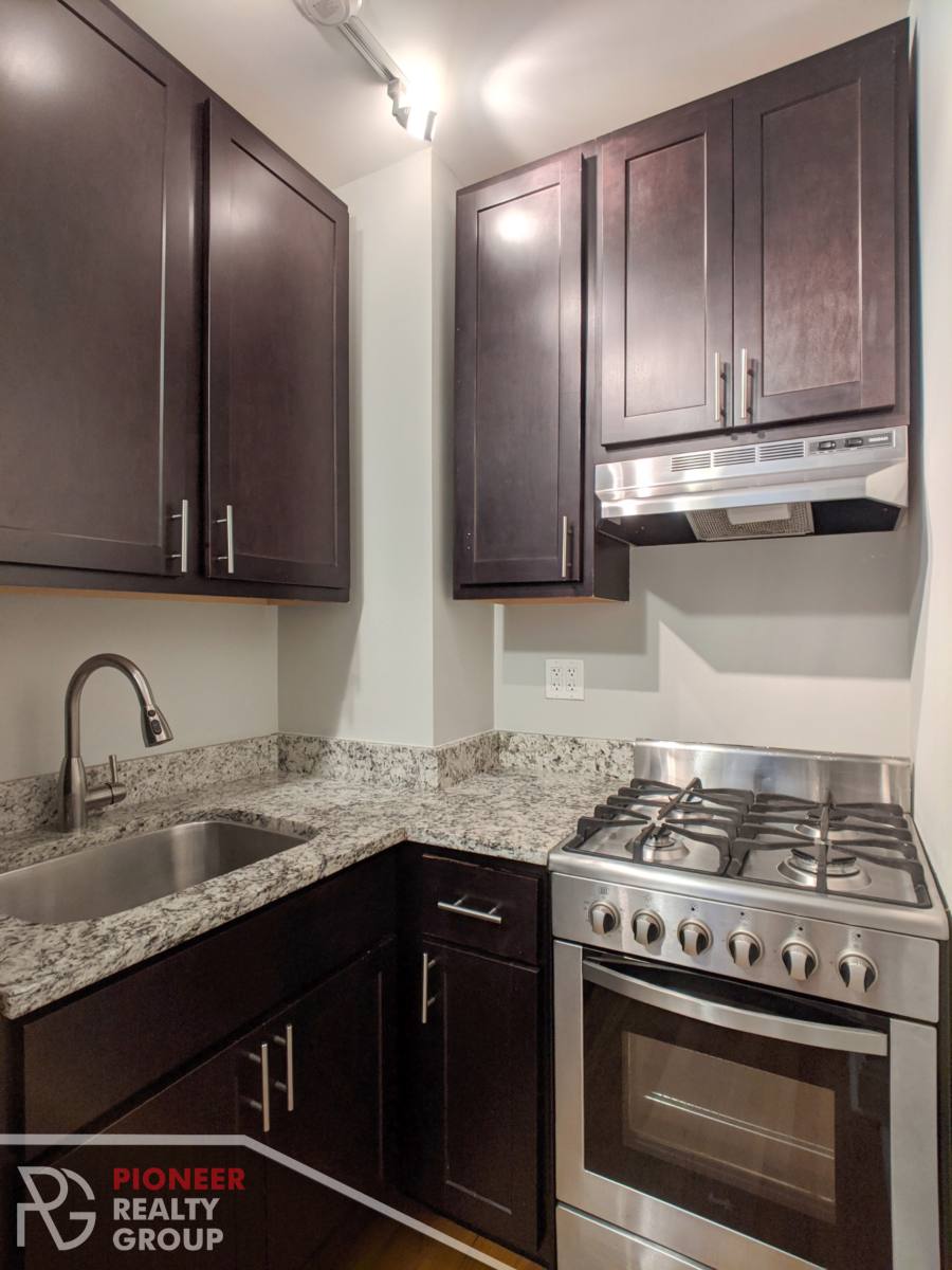Apartment for rent at 612 W Patterson, Chicago, IL 60613