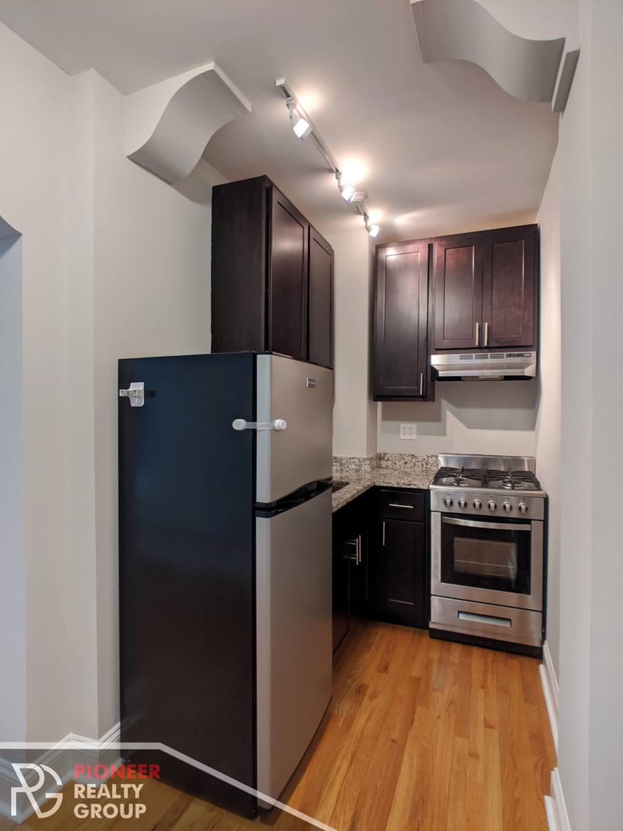 Apartment for rent at 612 W Patterson, Chicago, IL 60613