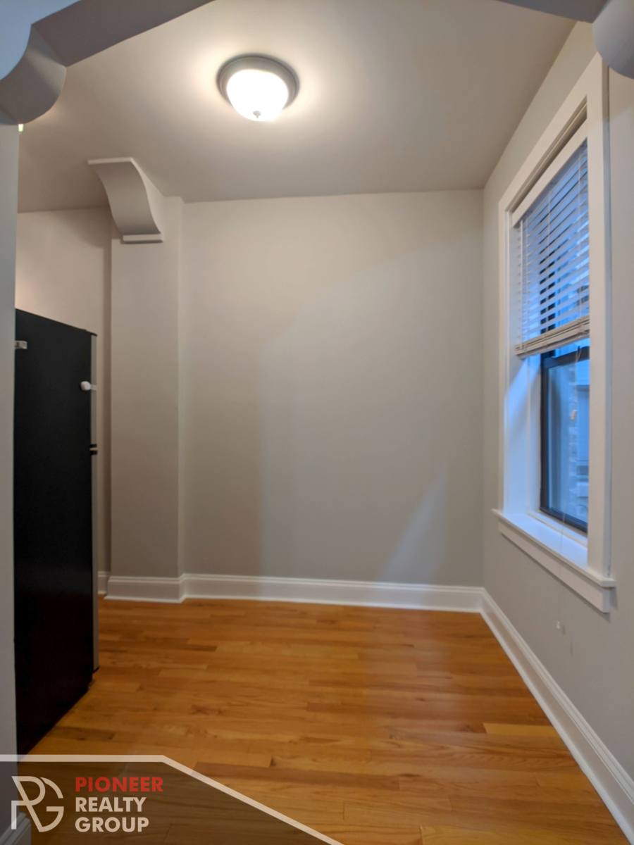 Apartment for rent at 612 W Patterson, Chicago, IL 60613