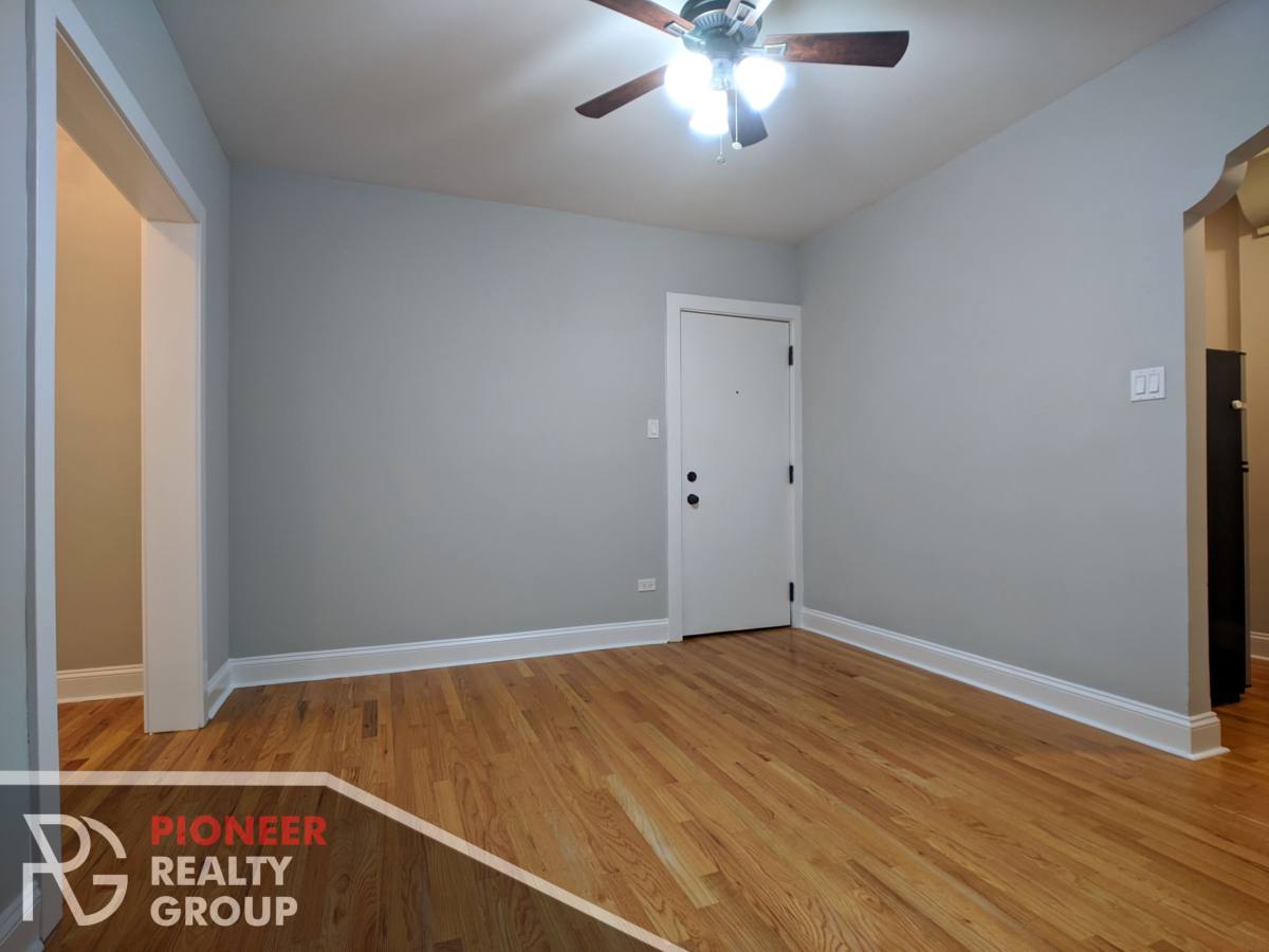 Apartment for rent at 612 W Patterson, Chicago, IL 60613