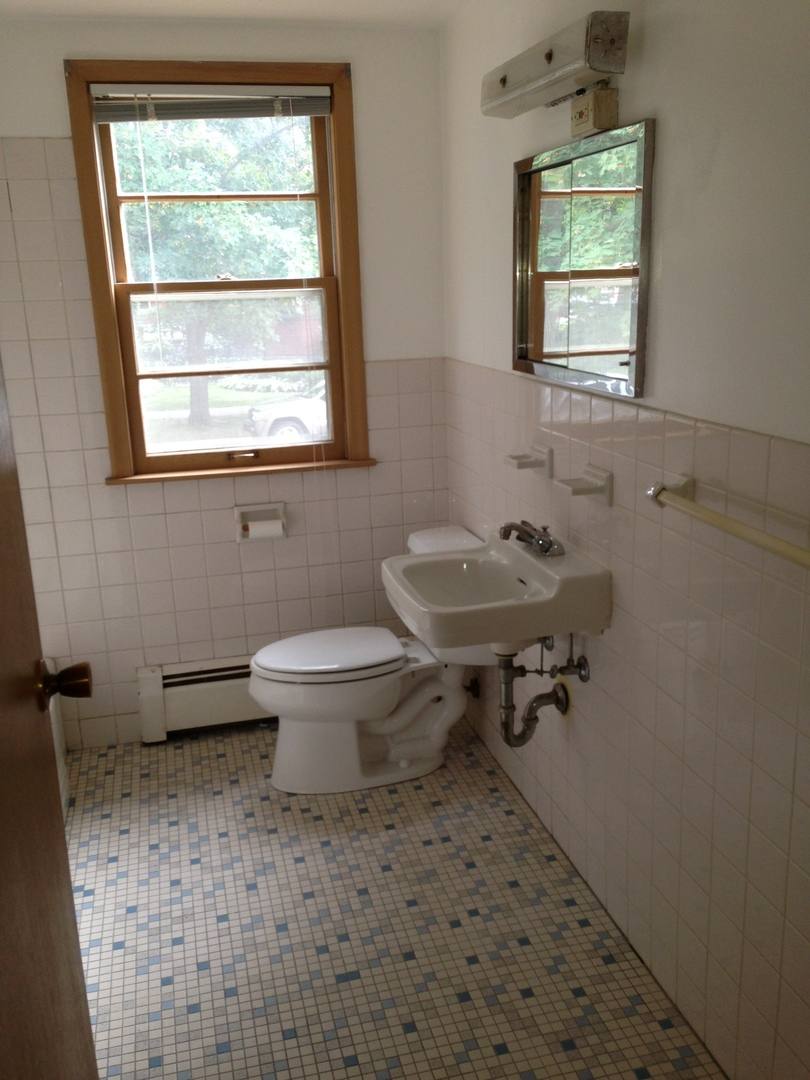 Apartment for rent at 138 Arundel St, Saint Paul, MN 55102